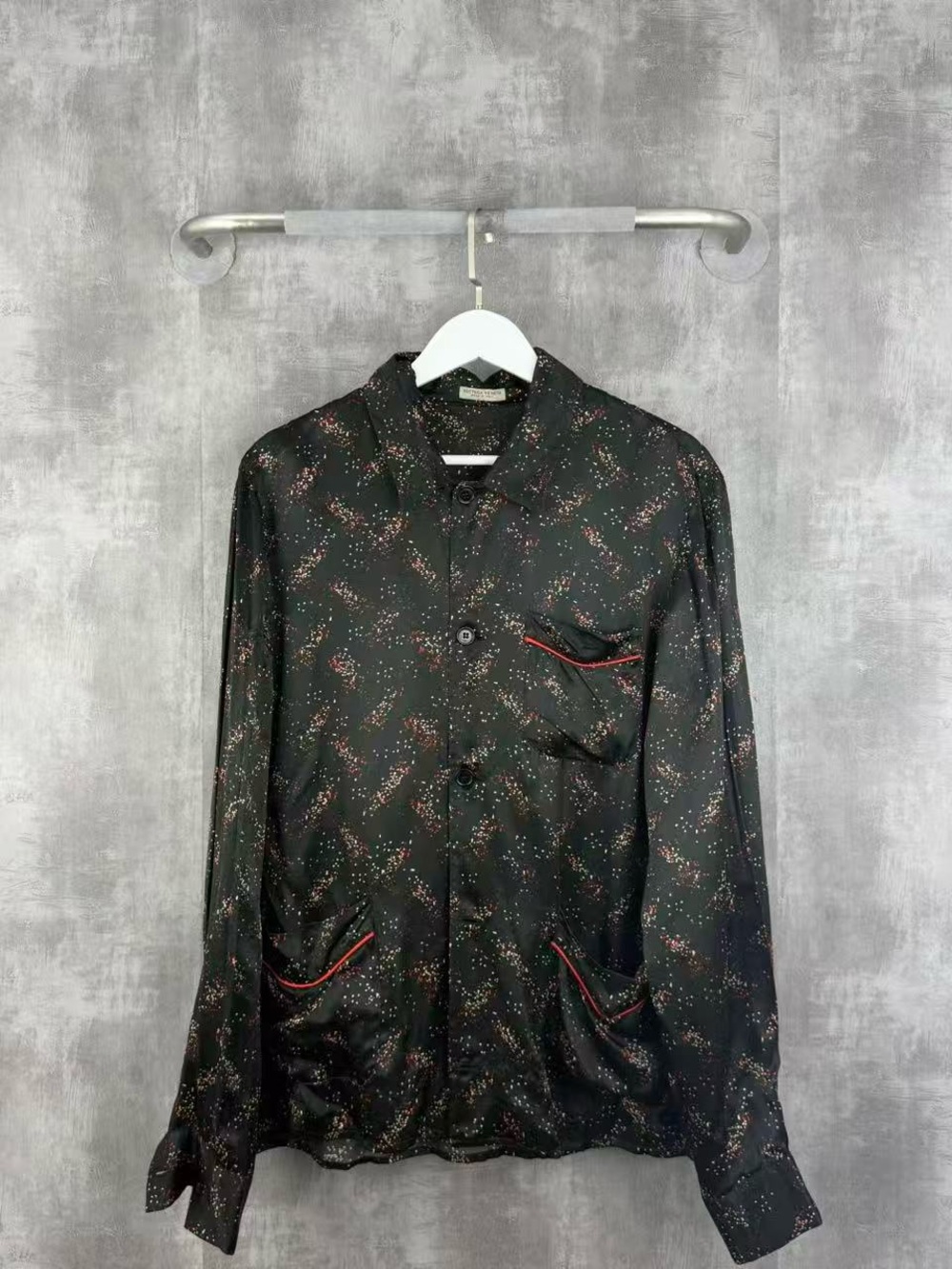 🚩steal Bottega Veneta Black Satin Shirt with Red and White Speckle Print